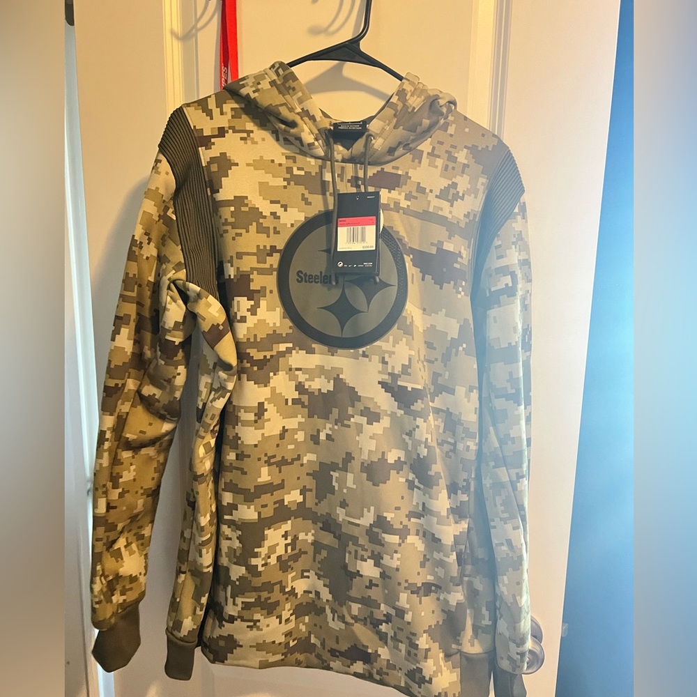NFL salute to service Steelers hoodie. Brand new with tags. Men’s large.
